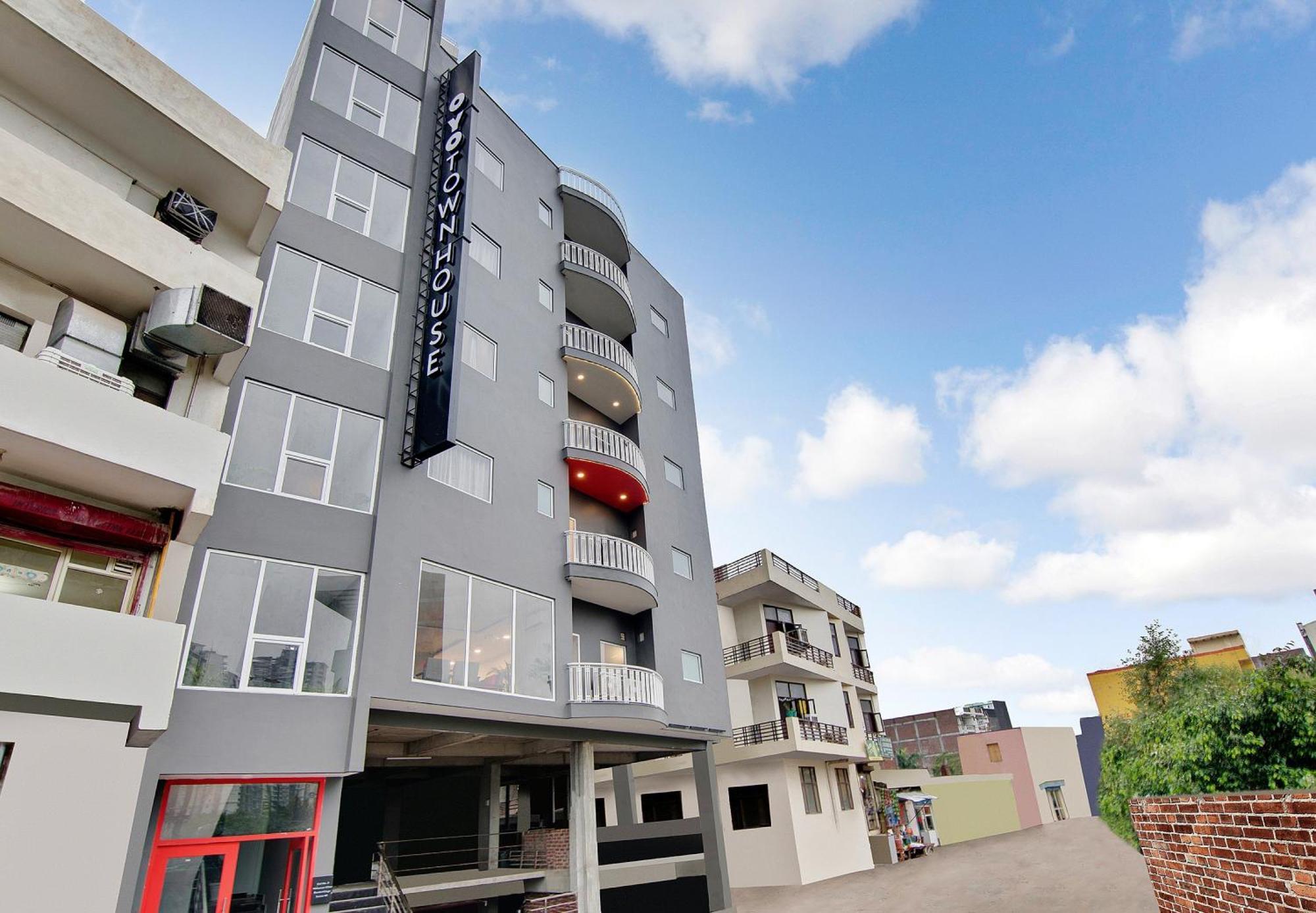 Townhouse Sector 49 Near Logix City Centre Noida Exterior foto