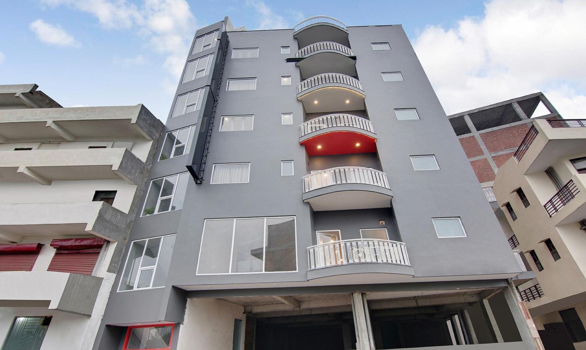 Townhouse Sector 49 Near Logix City Centre Noida Exterior foto