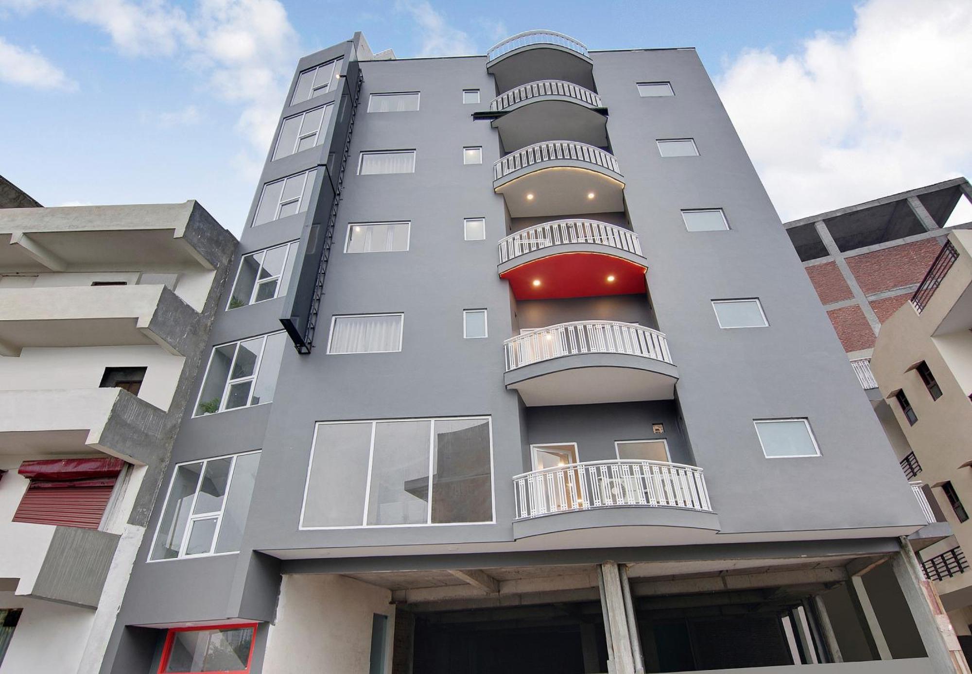 Townhouse Sector 49 Near Logix City Centre Noida Exterior foto